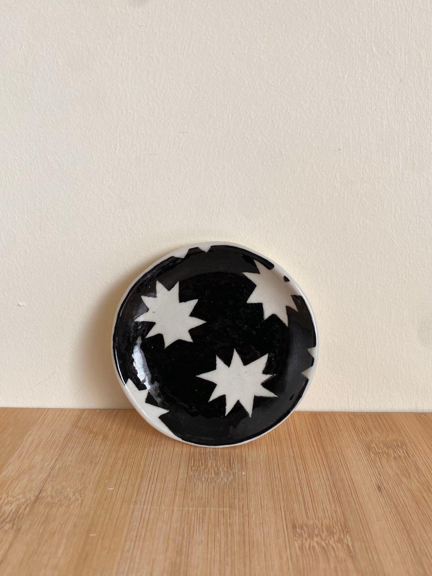 Small Black Negative Star Dish
